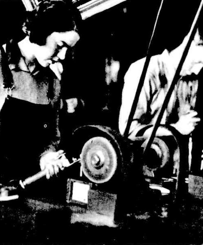Elizabeth Antill shearing a sheep with a handpiece
